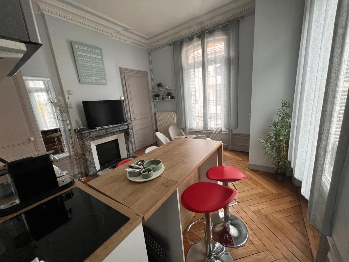 4 People+Free Street Parking+Cosy Centre Ville Apartamento Ruan Exterior foto